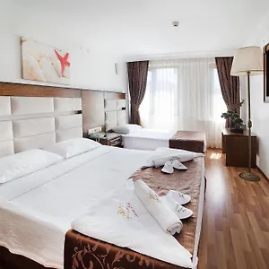 2* Hotel Santa Pera